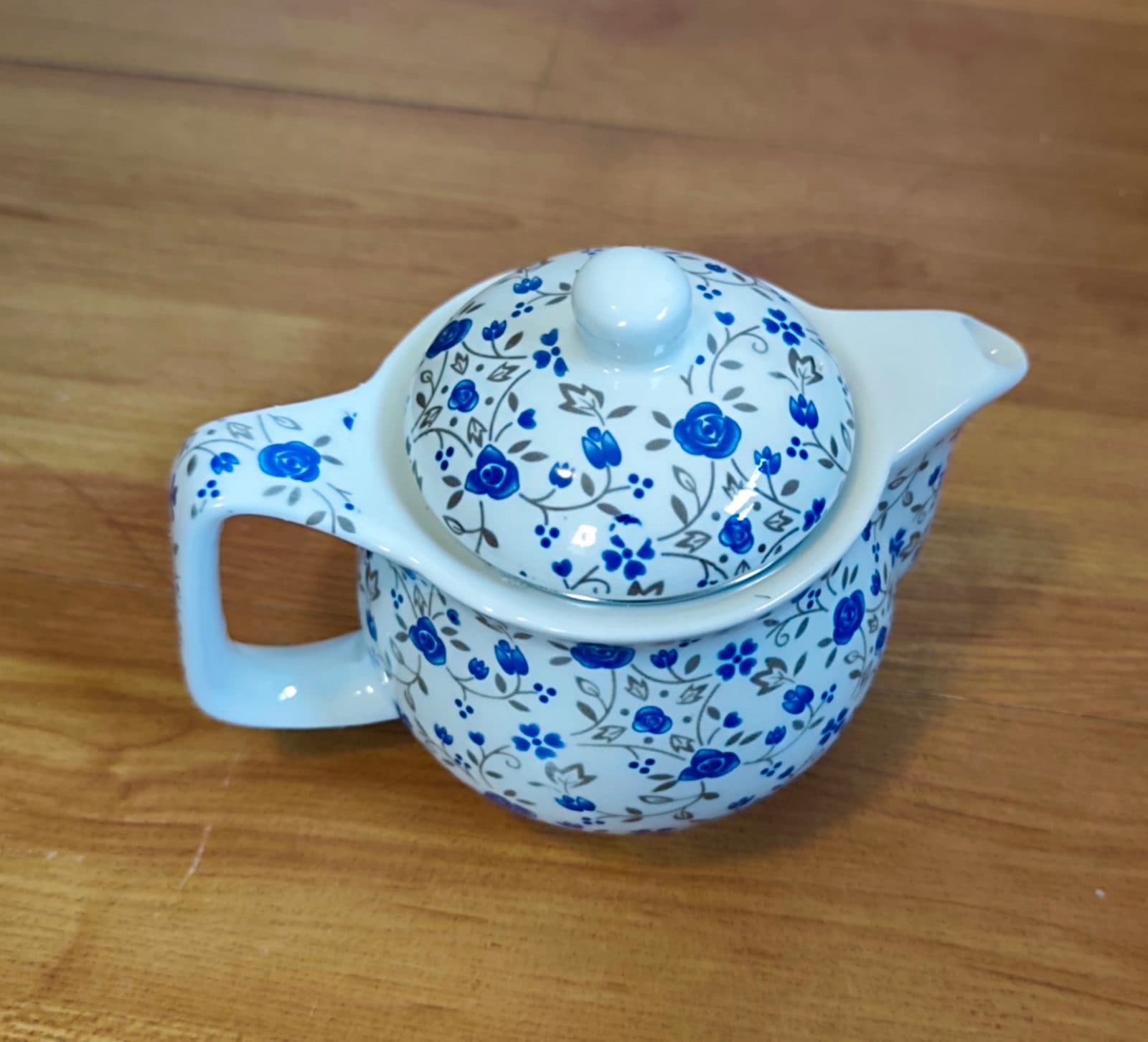 Tetera de porcelana